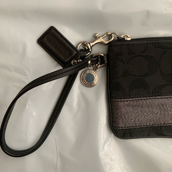 Coach Small Wristlet - Picture 3 of 6